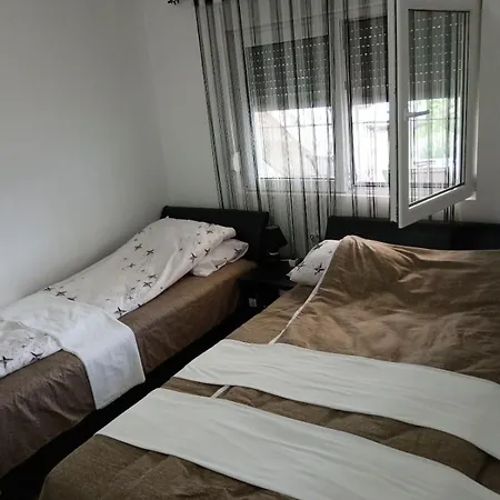 Sobe Paunovic סוקו בניה