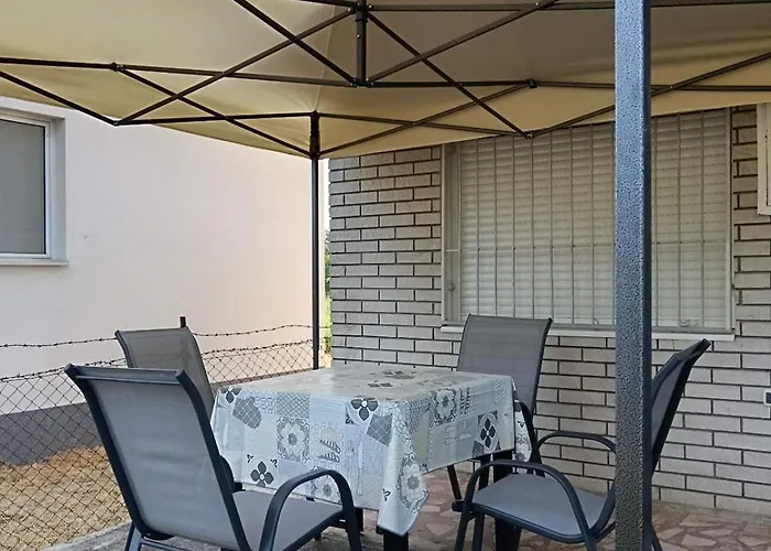 アパート Sobe Paunovic ソコバニャ